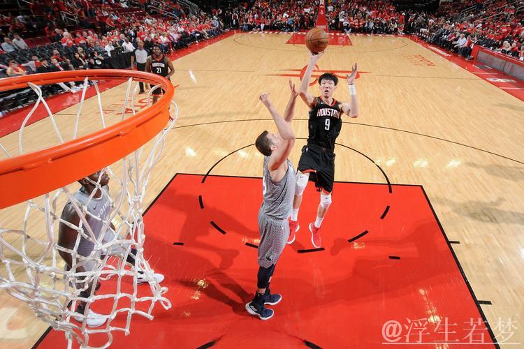 周琦接陈盈骏传球双手灌篮得分 周琦接陈盈骏传球双手灌篮得分